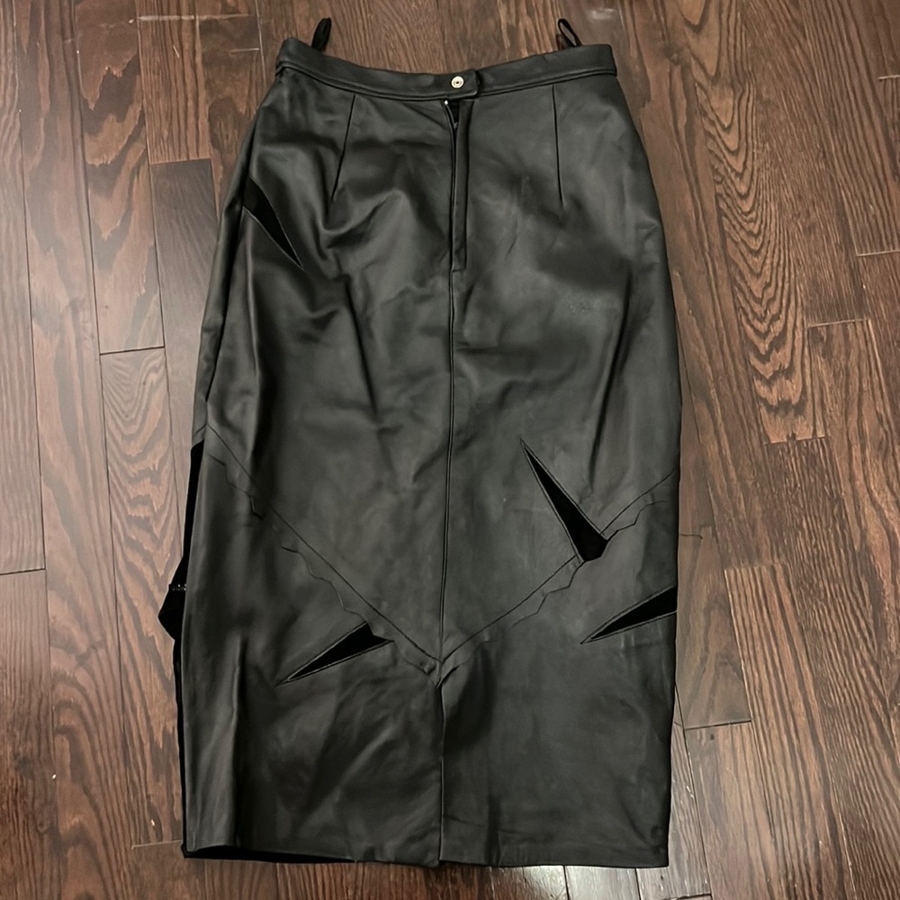 Vintage Midi Length Leather Skirt Size Medium - Picture 4 of 14